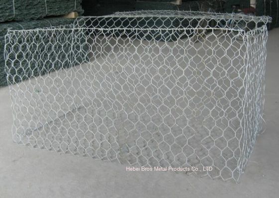Porcellana Rete metallica tessuta esagonale galvanizzata immersa calda per la gabbia per polli fornitore